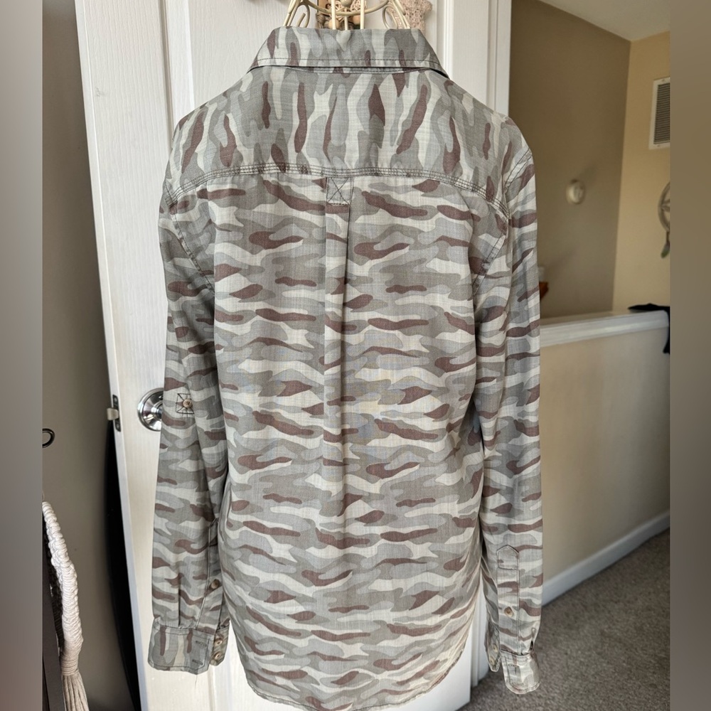 Button-Up - Picture 3 of 5